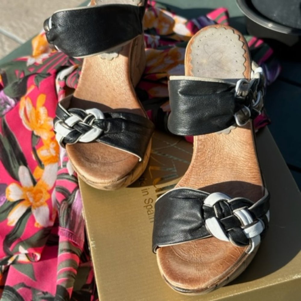 NEW AZURA BLACK AND WHITE LEATHER SANDALE SIZE 6